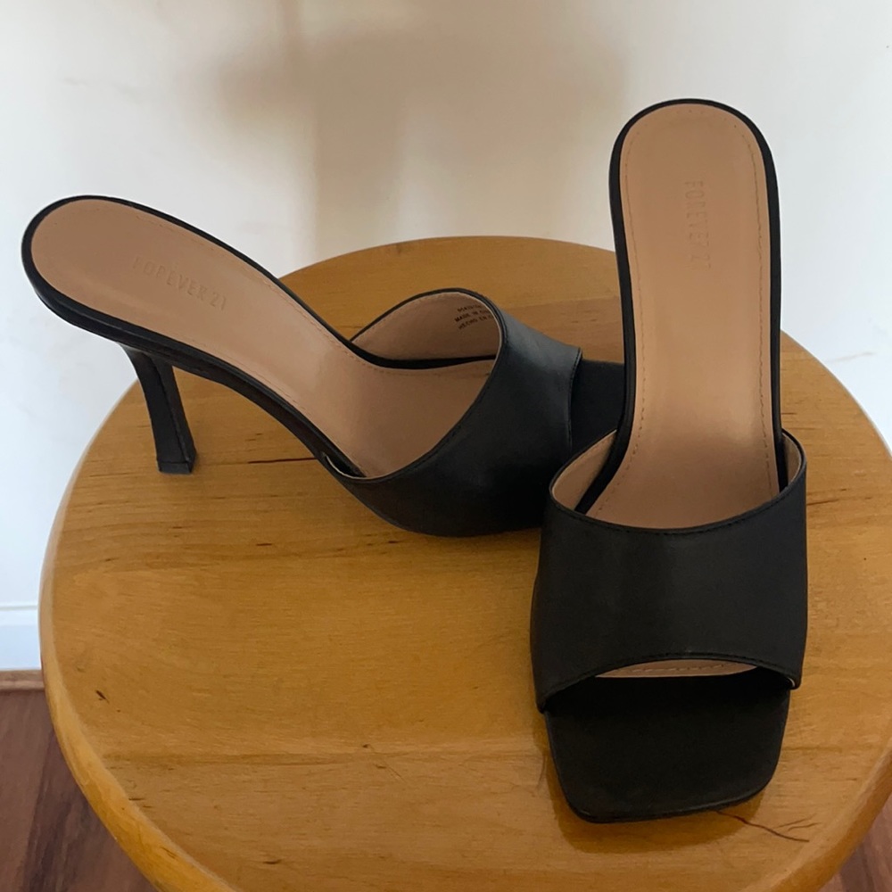 size 8.5 black Forever 21 heels